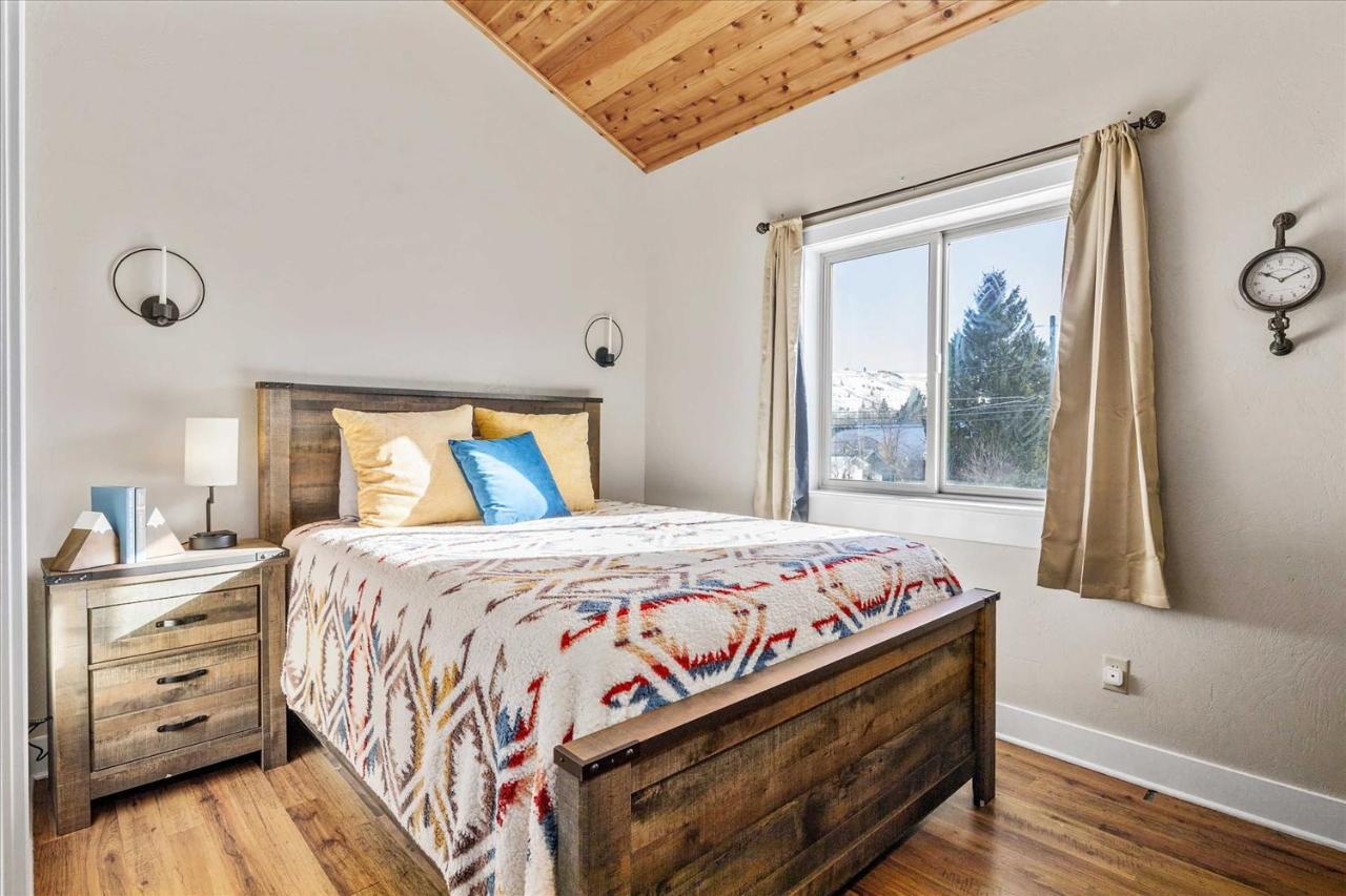 Modern Red Lodge Cabin - Walk To Broadway Ave Exterior photo